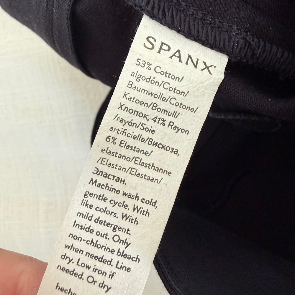 Spanx On-the-Go Kick Flare Pants Classic Navy Blue Petite Medium NWT 20367Q - Picture 7 of 7
